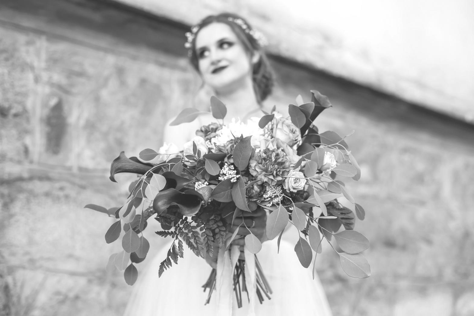 Renkli çiçek kompozisyonu düzenleme örneği